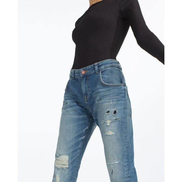 EUC Zara medium wash blue denim jeans with with distressing & cutouts, 4 - Picture 2 of 7